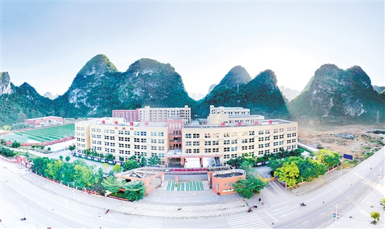 江门参与援建的天等县思源实验学校。