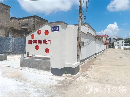 原本破败不堪的连片外墙如今焕然一新。