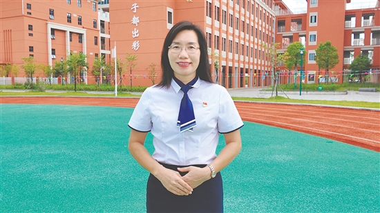 恩平市实验小学校长梁惠匀