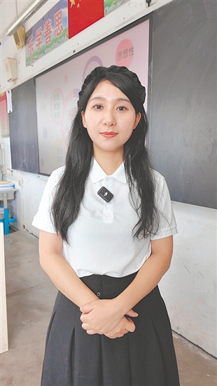 那吉镇中心小学教师夏婉桦