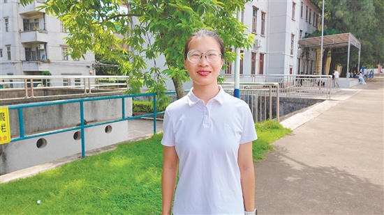 恩平市郁文中学体育教师谭彩燕