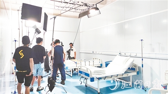 美加影视园区内设有居家、办公、医院、监狱等15个实景拍摄区。 美加影视园区内设有居家、办公、医院、监狱等15个实景拍摄区。