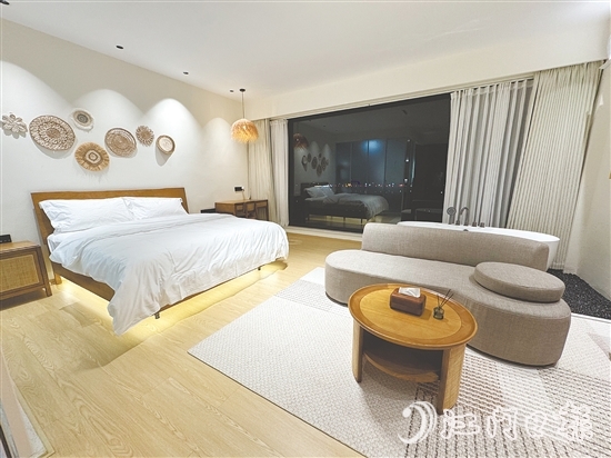 广海镇上的民宿风格多样,其中不少包含海洋文化元素。 广海镇上的民宿风格多样,其中不少包含海洋文化元素。