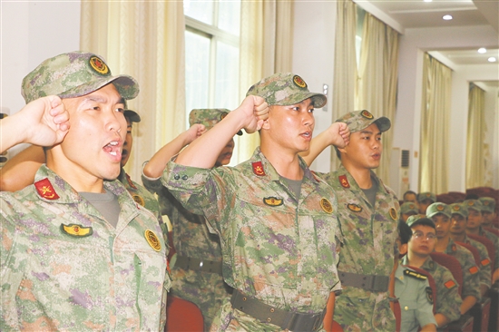 “夏北浩民兵排”正式成立，民兵庄严宣誓。