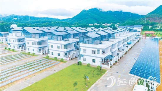 鹤山供电做优服务,助力址山镇莲珠新村光伏改造项目顺利完成并网。 鹤山供电做优服务,助力址山镇莲珠新村光伏改造项目顺利完成并网。