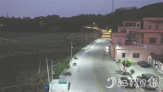 中胜村于今年完成雅龙线（中胜段）路灯亮化工程。
