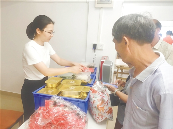 蓬江区社会化运营的社区长者饭堂为居民提供更实惠的助餐服务。