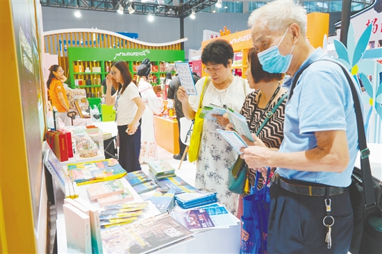 江门展馆吸引了国内外众多观展人员的目光。