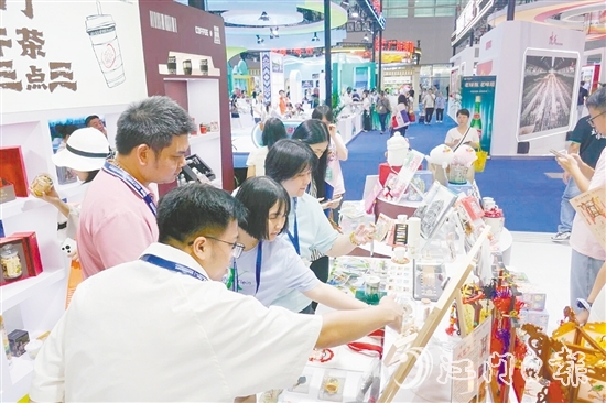 台山文创产品受到市民、游客的青睐。