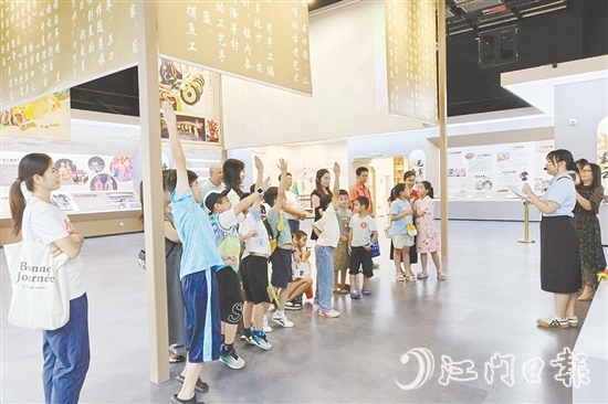 台山市博物馆组织开展研学活动，孩子们在沉浸式体验中学习华侨历史文化，感受传统文化的博大精深。