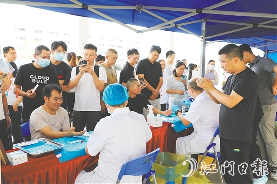 参训学员前往恩平市基层筛查现场进行实地观摩。