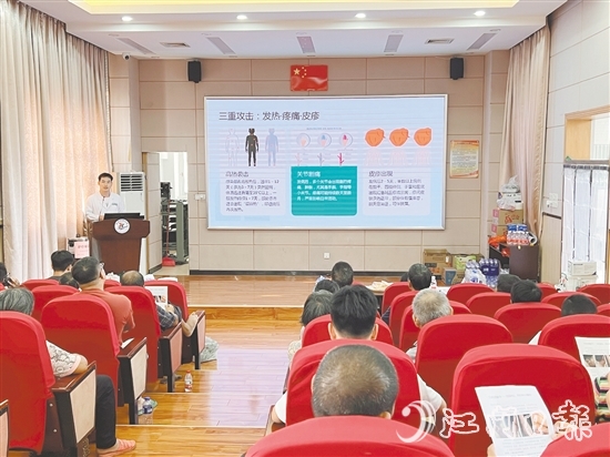 礼乐中心小学应急避难场所组织医护人员讲解灭蚊知识。 礼乐中心小学应急避难场所组织医护人员讲解灭蚊知识。