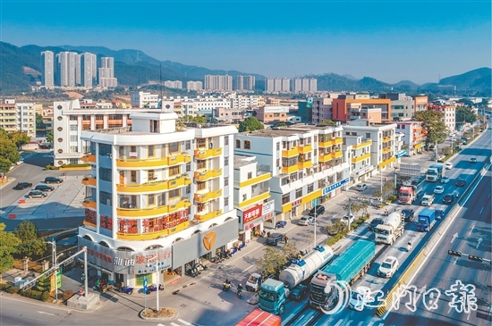 址山镇镇域风貌焕新颜,推进美丽示范主街和外立面提升。 址山镇镇域风貌焕新颜,推进美丽示范主街和外立面提升。