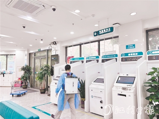 我市金融机构严格落实对营业场所的消杀工作。
