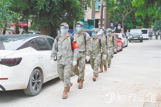 以党员民兵为骨干的应急分队集结,奔赴重点社区、乡镇村组。 以党员民兵为骨干的应急分队集结,奔赴重点社区、乡镇村组。