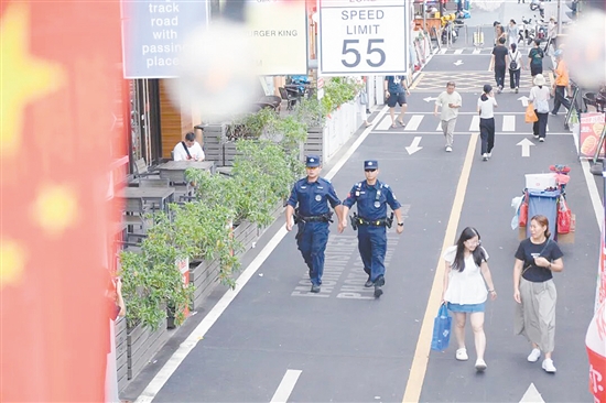 我市公安机关统筹抓好“两节”安保和基孔肯雅热疫情防控工作。