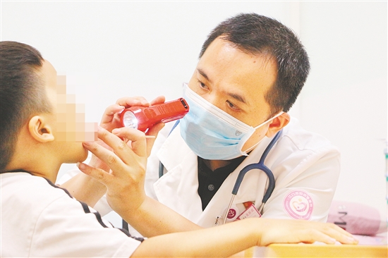 突然大口喘气,最好到医院检查。 突然大口喘气,最好到医院检查。