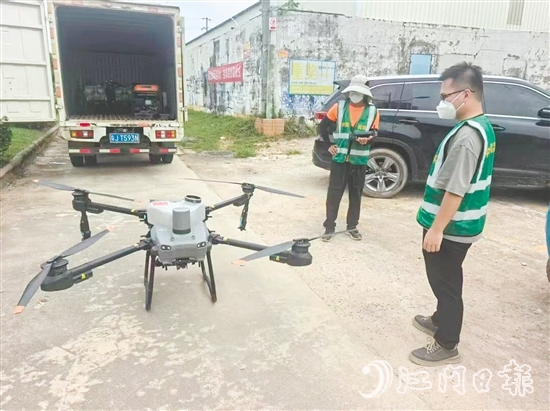 天禾农贸科普基地利用无人机为17个镇（街）的疫情防控提供技术支援。