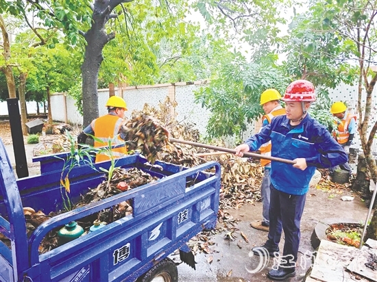 中交一航局华南工程有限公司组建志愿服务队，助力端芬镇开展全方位环境整治。