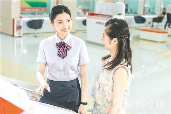 江门农商银行不断提升服务水平,为地方经济发展提供强有力的金融保障。 江门农商银行不断提升服务水平,为地方经济发展提供强有力的金融保障。