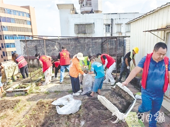 社会各界积极参与“两清一灭”行动。 社会各界积极参与“两清一灭”行动。