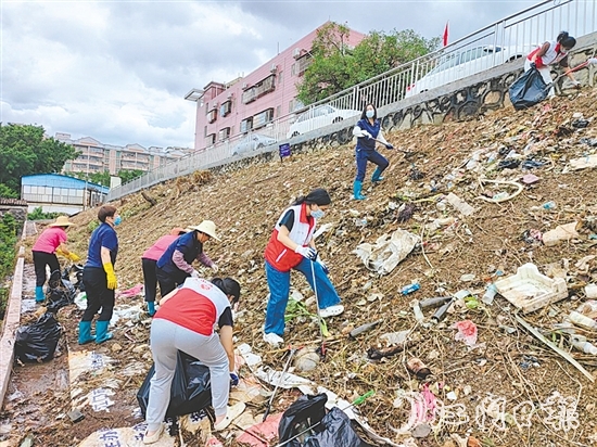 工作人员对养老机构的院内及周边环境开展全面整治，消除卫生死角和蚊虫孳生地。