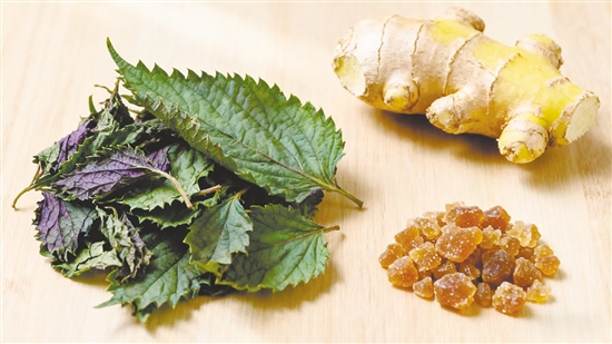 紫苏和生姜搭配，既能护脾胃，又能解腻去腥，堪称吃蟹的“黄金茶饮”。