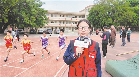 小记者播报校运会。 小记者播报校运会。