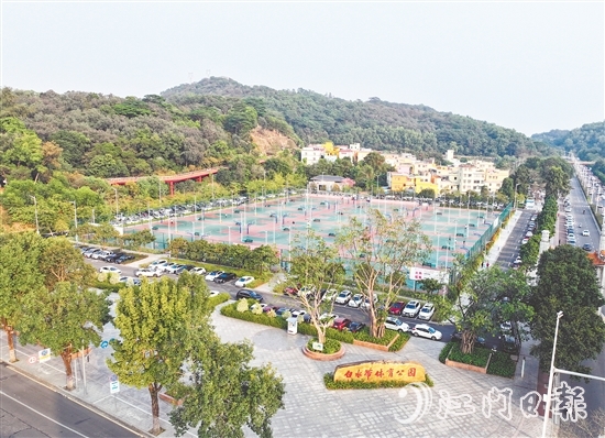 白水带体育公园为群众提供了专业的健身场所。 白水带体育公园为群众提供了专业的健身场所。