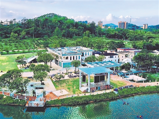 位于三合镇的凤乡玉怀民宿由侨乡建筑活化改造而成,是台山旅美侨胞在家乡投资经营的优质农文旅项目。 位于三合镇的凤乡玉怀民宿由侨乡建筑活化改造而成,是台山旅美侨胞在家乡投资经营的优质农文旅项目。