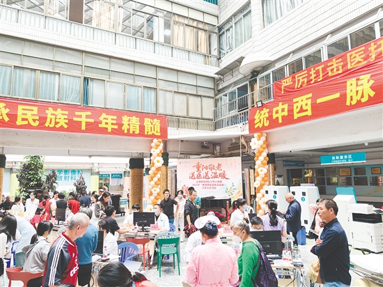 义诊现场。 义诊现场。