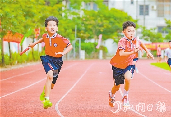 “全运会之风”吹进了校园。礼乐中心小学举办田径运动会。
