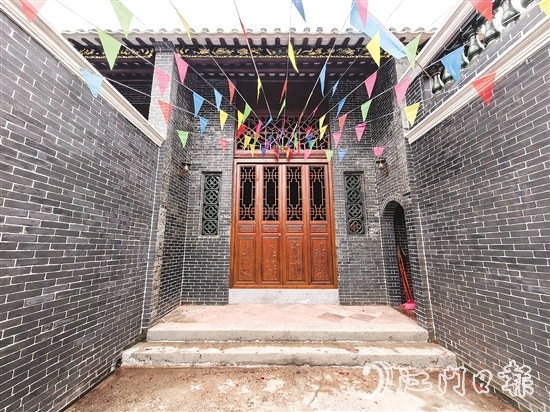 在社会各界的共同推动下,谭镳故居修缮工程顺利完工。 在社会各界的共同推动下,谭镳故居修缮工程顺利完工。