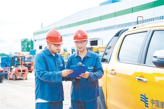 台山供电局人员多次上门为企业量身定制供电方案。 台山供电局人员多次上门为企业量身定制供电方案。