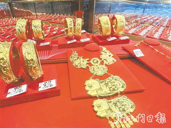 截至昨日，黄金价格年度涨幅仍超过50%。