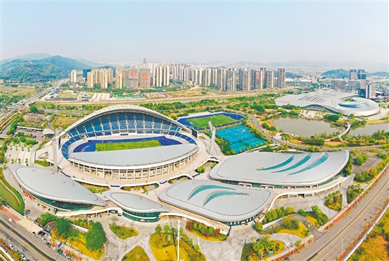 十五运会排球(女子20岁以下组)以及游泳(花样游泳)项目将在江门体育中心举行。郭永乐 十五运会排球(女子20岁以下组)以及游泳(花样游泳)项目将在江门体育中心举行。郭永乐