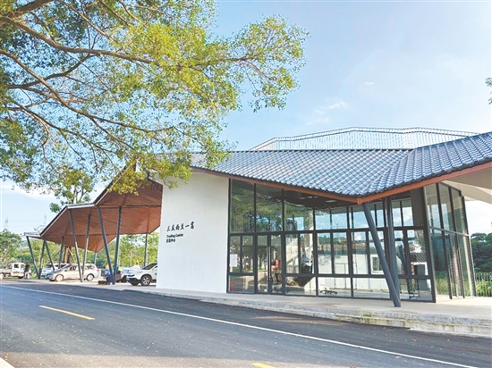 共和镇平汉交易中心造型独特。 共和镇平汉交易中心造型独特。