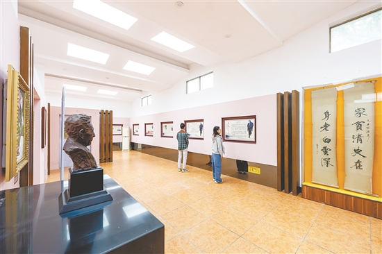 铁夫画阁是为了纪念“中国油画第一人”李铁夫先生而修建的。