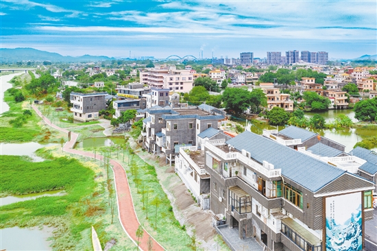 双桥圩32间农房实施外立面美化提升,尽显水乡韵味。 双桥圩32间农房实施外立面美化提升,尽显水乡韵味。