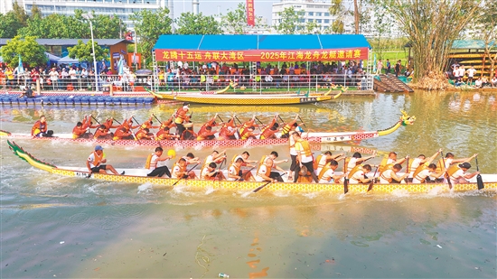 2025年江海龙舟龙艇邀请赛22人国际龙舟赛比赛现场。付师华