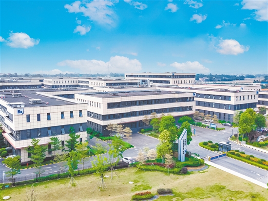 台山工业新城作为台山经济发展的主引擎，集聚一大批被称为“腰部企业”的中小企业。