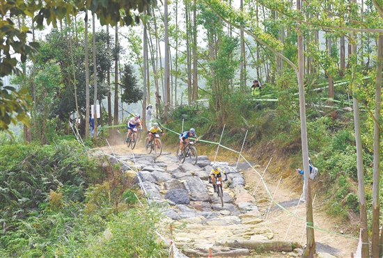 竞技与风光在恩平赛道完美相融。