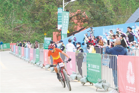 恩平用十余年时间完成从“赛事新手”到“办赛能手”的华丽转身。 恩平用十余年时间完成从“赛事新手”到“办赛能手”的华丽转身。