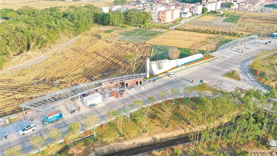 位于牛江镇高速出入口,集省道驿站、超充停车场于一体的新综合体,正在搭建钢结构。 位于牛江镇高速出入口,集省道驿站、超充停车场于一体的新综合体,正在搭建钢结构。