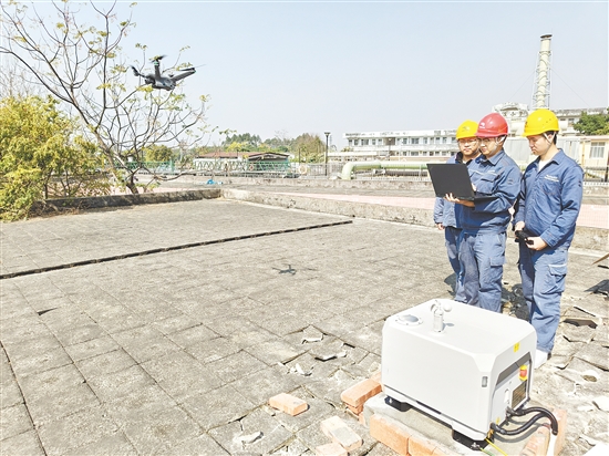 开平供电局引入固定机巢智能巡检系统，实现赤坎、塘口镇架空线路无人机巡视100%覆盖。刘俊豪
