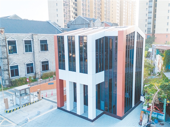 “零碳”智能10千伏公福线小馆配电房集光伏发电、储能、电能分配于一体。陈小骞