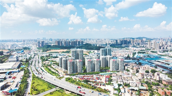 今日之新会，已超越传统县域经济范畴，成为粤港澳大湾区西翼重要交通枢纽、新兴产业策源地、千年文脉传承者和未来城市探路者。