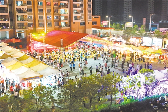 “笑虾虾”系列活动是大鳌镇的文旅招牌，今年开展的“笑虾虾”精彩夜缤纷活动吸引大量游客，带动周边餐饮、住宿等业态蓬勃发展。