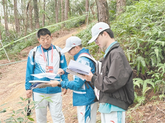 在十五运会自行车（山地）项目中，志愿者热情、专业的服务赢得了各方好评。