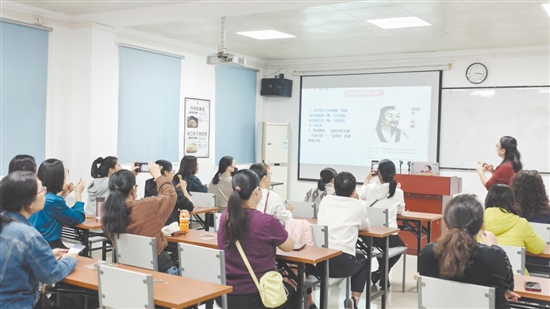 针对不同群体的就业难题，开平市人社局推出灵活、多样的技能培训项目，帮助他们提升就业能力。